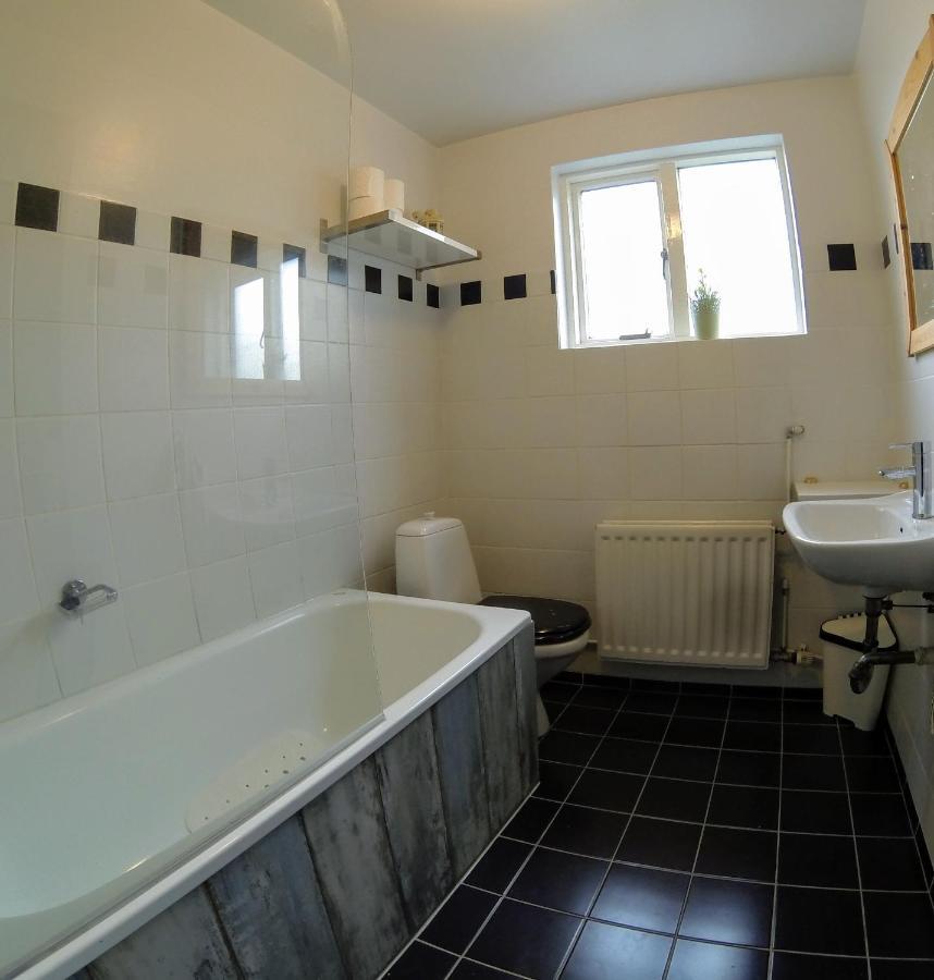 Skjolbraut - Cozy Apartment - Central Location - Free Parking - Close To A Public Swimming Pool And Sky Lagoon Reykjavik Ngoại thất bức ảnh